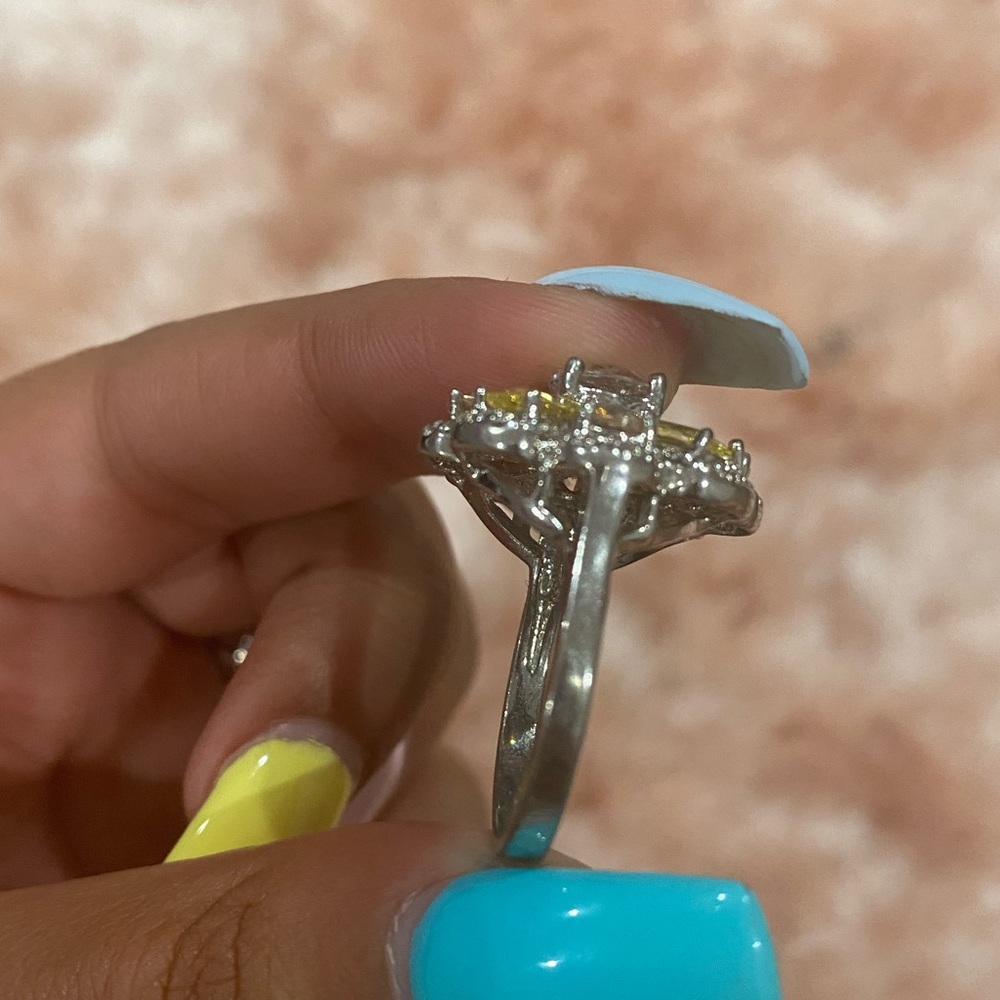 Ring 💍 - Picture 4 of 6